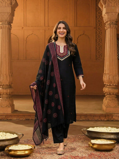 Black & Gold Embellished Kurta and pant & Dupatta