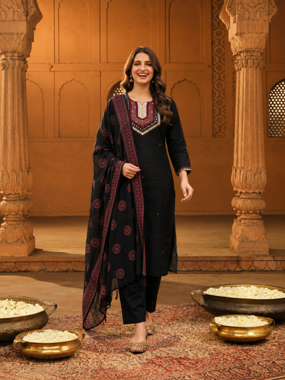 Black & Gold Embellished Kurta and pant & Dupatta