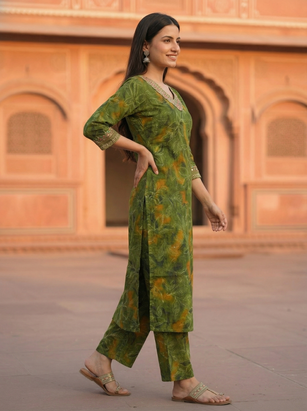 Floral Printed Embroidered Straight Fit Kurta - Green