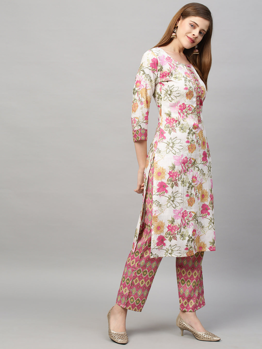 Floral Printed Straight Fit Kurta with Pants and Dupatta - White