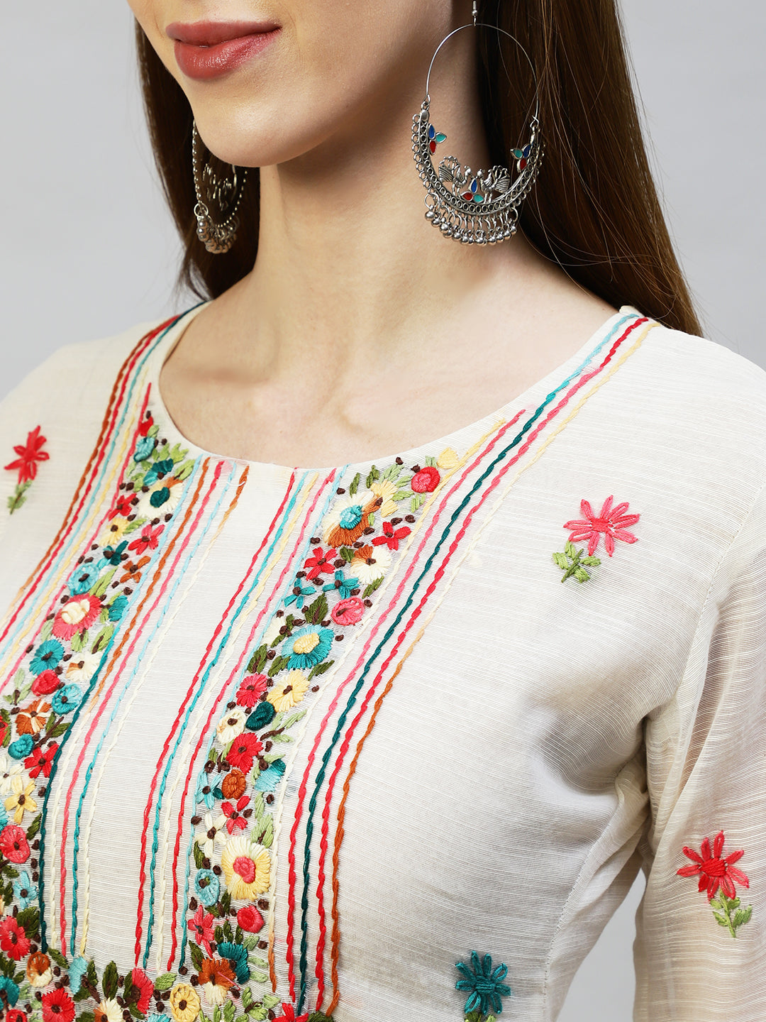 Floral Hand Embroidered Hand Embroidered Straight Fit Kurta with Pants - Off White