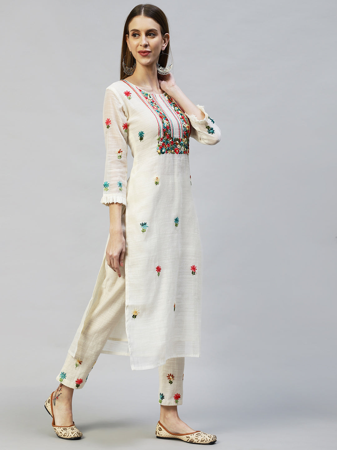 Floral Hand Embroidered Hand Embroidered Straight Fit Kurta with Pants - Off White