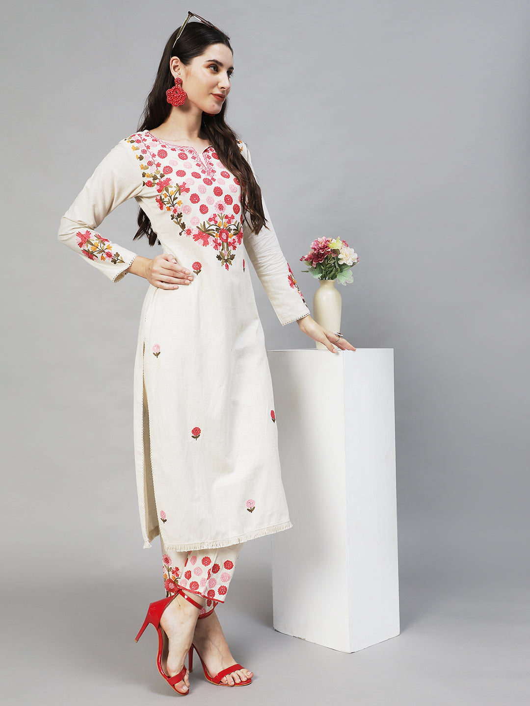 Floral Embroidered Straight Fit Kurta with Pant - Off White