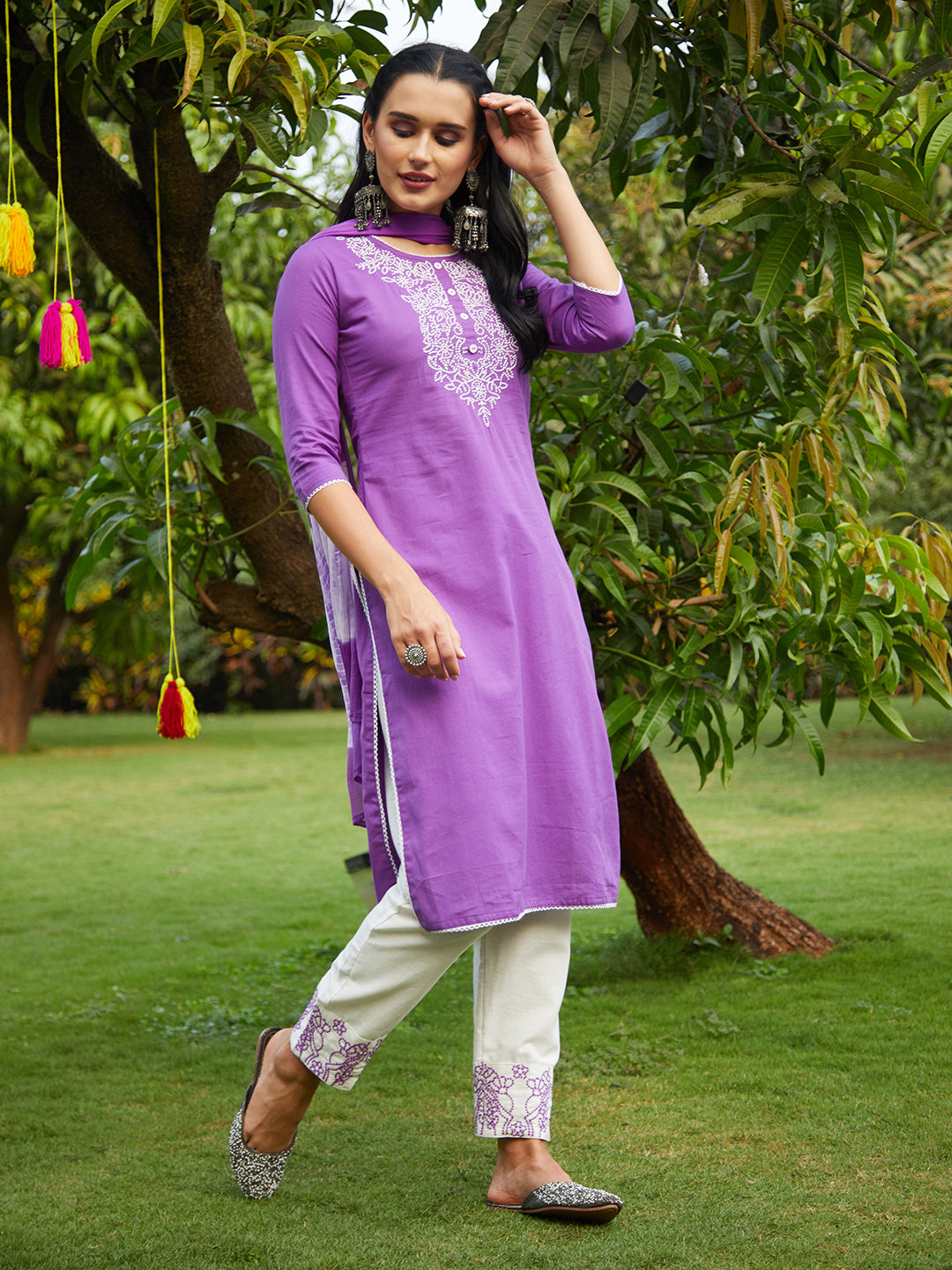 Solid Resham Embroidered Kurta With Pants Dupatta Violet – FASHOR