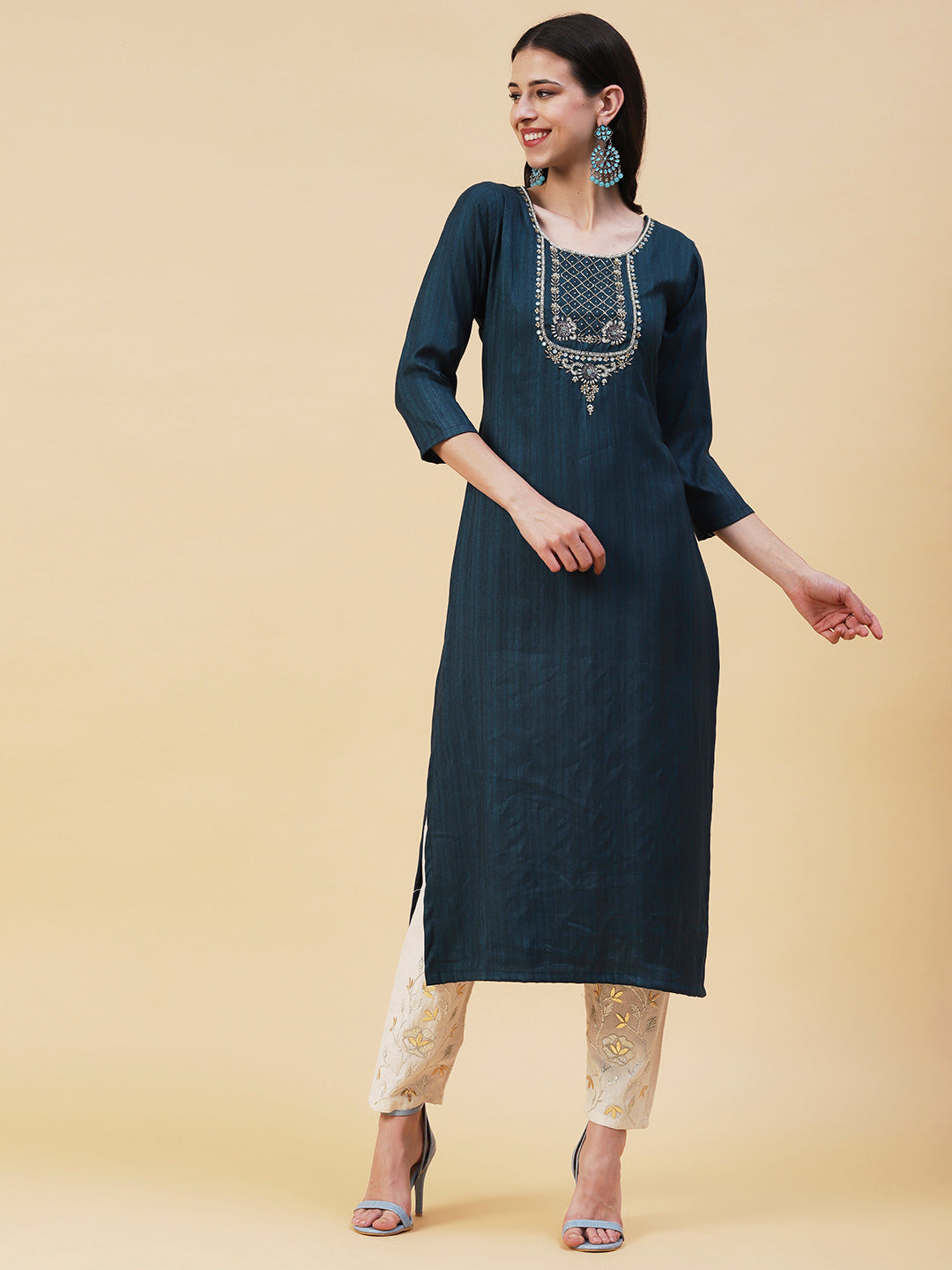 Solid Ethnic Hand Embroidered Straight Fit Kurta - Green