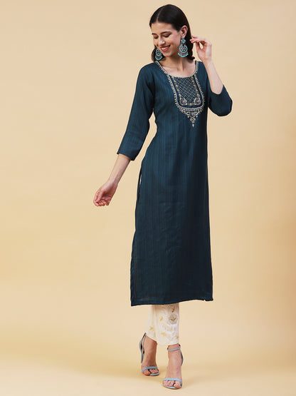 Solid Ethnic Hand Embroidered Straight Fit Kurta - Green