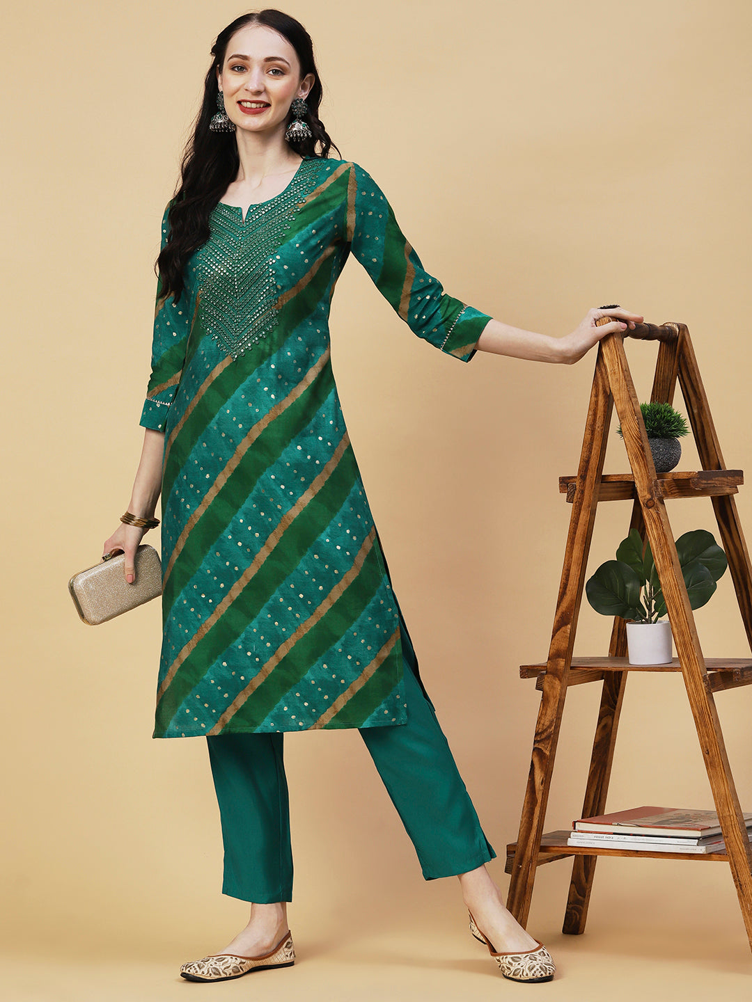 Lehriya & Foil Printed Mirror & Resham Embroidered Kurta With Pants - Green