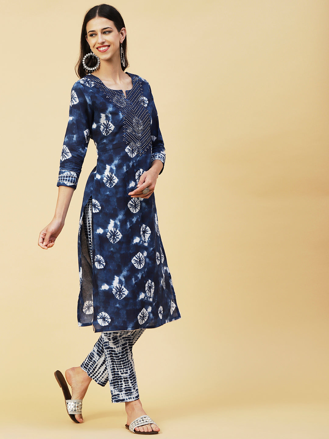 Abstract Tie-Dye Texture Printed Mirror & Resham Embroidered Kurta With Pants - Navy Blue