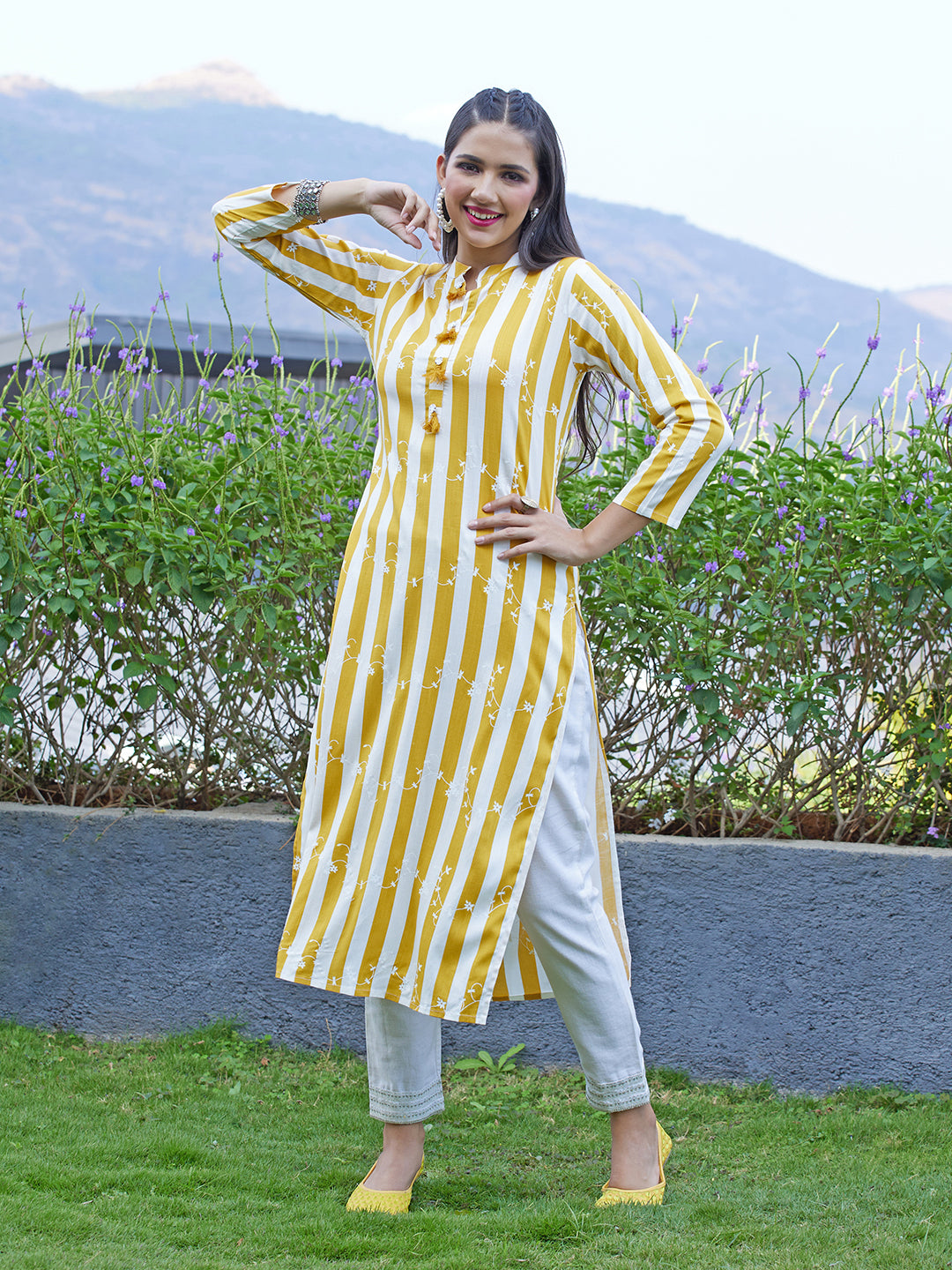 Floral & Stripes Printed Straight Fit Kurta - Mustard