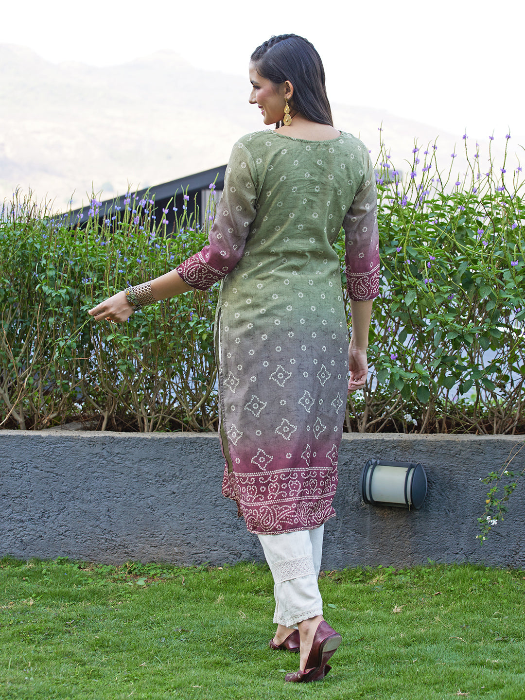 Bandhani Printed & Hand Embroidered Straight Fit Kurta – Green